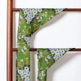 Charger l'image dans la visionneuse de la galerie, Foulard de soie Vert fleuri
